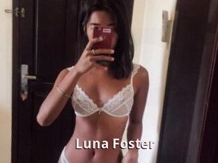 Luna_Foster