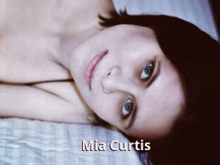Mia_Curtis