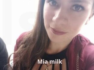 Mia_milk