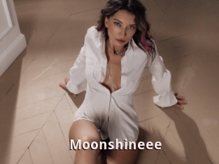Moonshineee