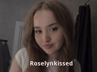 Roselynkissed