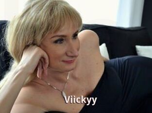 Viickyy